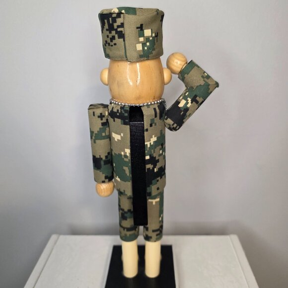 Military Soldier Camo Nutcracker Wood Dog Tags 2015 - Picture 3 of 8